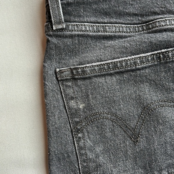 Levi’s Women’s Ribcage Straight Ankle Jean 25 x 27 Washed Black - Picture 6 of 6